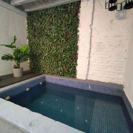 Pequeno Alojamiento Con Mini Piscina - No Climatizada Valência Exterior foto